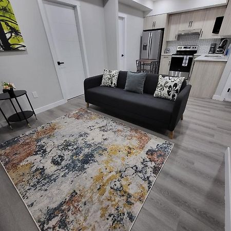 Luxury Suite In Calgary Nw Bagian luar foto