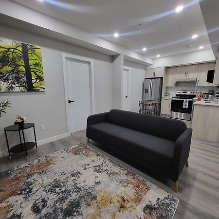 Luxury Suite In Calgary Nw Bagian luar foto