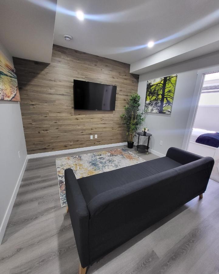 Luxury Suite In Calgary Nw Bagian luar foto