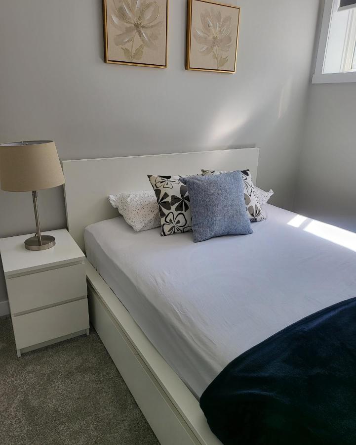 Luxury Suite In Calgary Nw Bagian luar foto