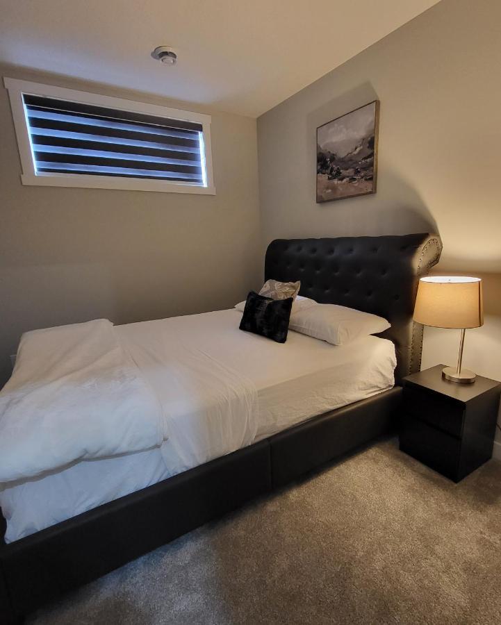 Luxury Suite In Calgary Nw Bagian luar foto