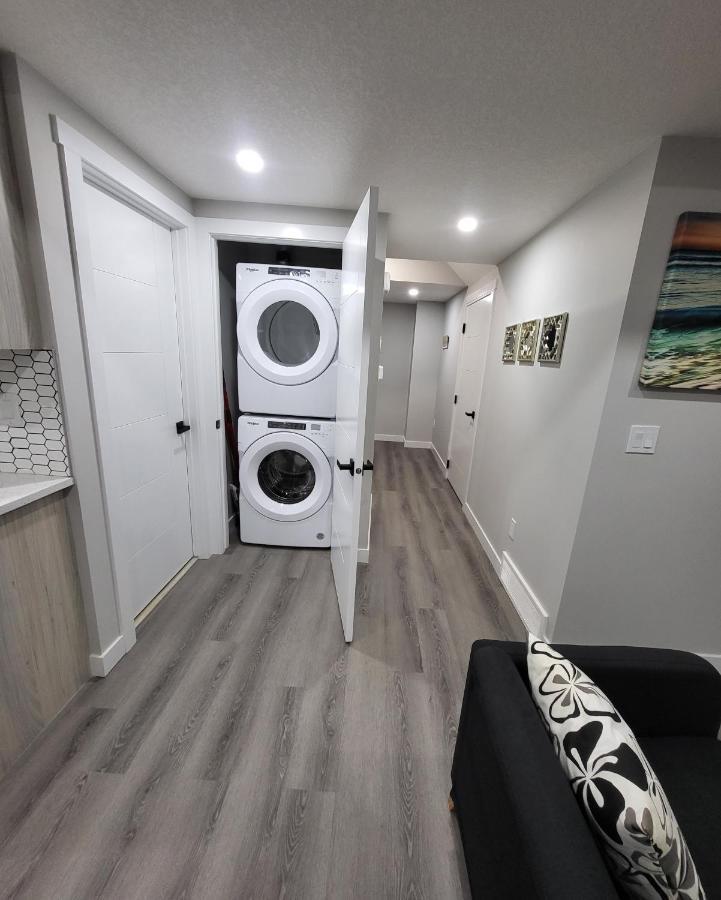 Luxury Suite In Calgary Nw Bagian luar foto