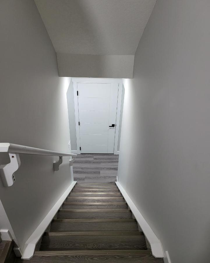 Luxury Suite In Calgary Nw Bagian luar foto